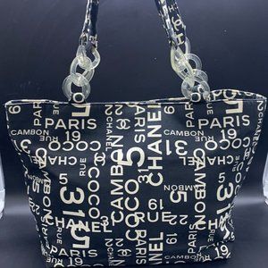 AUTHENTIC CHANEL LARGE BLACK WHITE CANVAS BEACH TOTE BAG LUCITE HANDLES CC LOGO